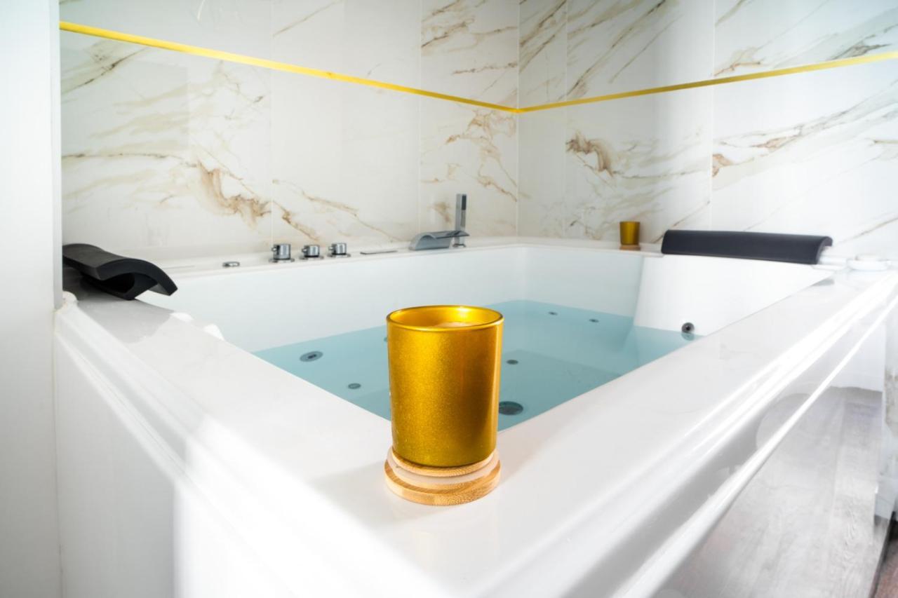 Suite L'éclipse Paris, logement avec jacuzzi, à 10 minutes des Champs Elysées Levallois-Perret Exterior foto